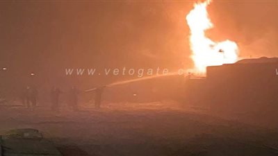 14 سيارة إطفاء للسيطرة على حريق بمصنع في العبور