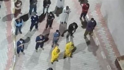 الطاقم الطبي بمستشفى العجمي يؤدي صلاة الجنازة على مسن توفي بكورونا