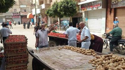 فض سوق ميدان الحرازية بطوخ لمواجهة فيروس كورونا | صور