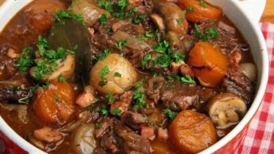 طريقة عمل طاجن العكاوي مع البصل والزبيب |فيديو