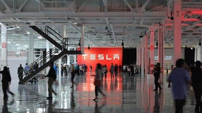 تيسلا تفتح مصنعها في كاليفورنيا رغم معارضة السلطات