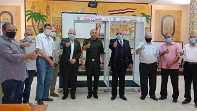 تركيب بوابات تعقيم على مداخل مديرية تعليم الجيزة للوقاية من كورونا| صور