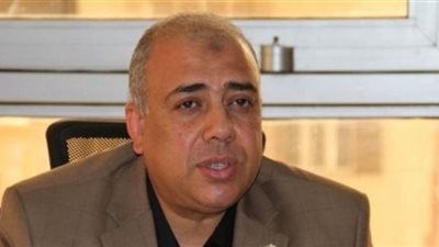 رئيس المترو يتابع إجراءات تعقيم القطارات والمحطات