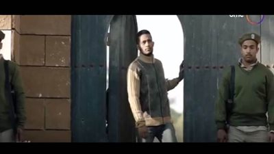 محمد رمضان ينشر فيديو لمواطنين يرقصون فرحا بخروج 