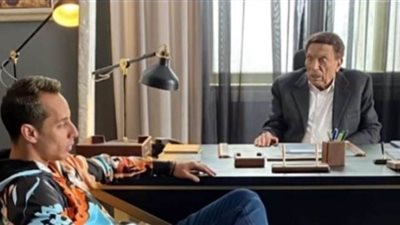 لحظة سب وطرد عادل إمام لعمرو وهبة في 