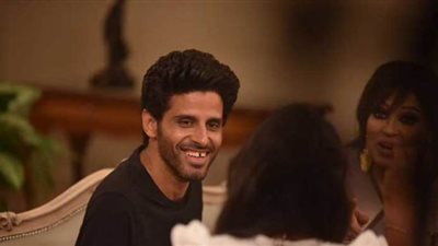 كان منشغلًا بأفيهات مع حارس المنزل.. فيفي عبده تستقبل حمدي الميرغني | فيديو