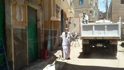 استمرار أعمال التطهير لأول قرية تعزل نفسها ذاتيا في قنا لليوم الخامس