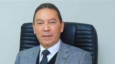 هاني الناظر يكشف طريقة تفصيل الكمامة في المنزل بدلاً من شرائها يومياً | فيديو