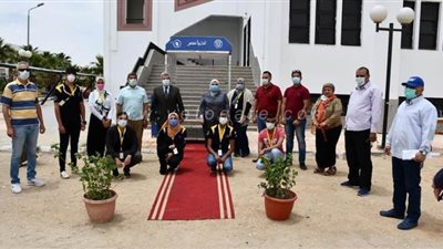 طلاب هندسة قناة السويس يقدمون نموذجا تجريبيا لجهاز تعقيم إلكتروني | صور