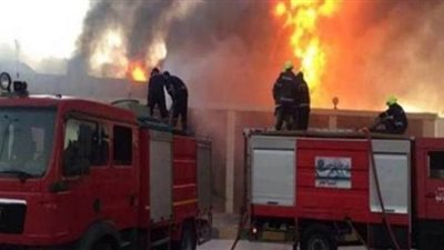 إخماد حريق اندلع داخل مخزن أخشاب فى دار السلام