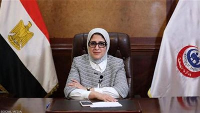 وزيرة الصحة تطمئن على مديرة مستشفى العجمي بعد إصابتها