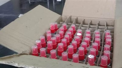 إنتاج 200 زحاجة مطهر بكلية الصيدلة في قنا| صور