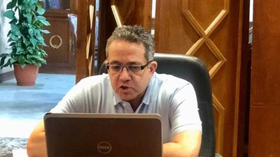 وزير السياحة والآثار يعقد اجتماعا مع ٢٠ سفيرا لمناقشة إجراءات مواجهة كورونا | صور