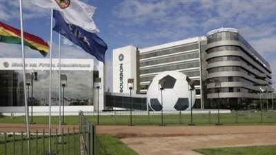 كونميبول يحظر تبادل القمصان والشعارات وتقبيل الكرة