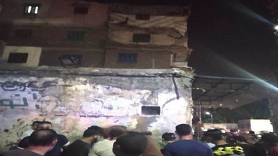 إصابة شخصين في انهيار شرفتي عقار بالإسكندرية | صور