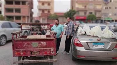 قبطيان يوزعان وجبات لإفطار الصائمين ببني سويف| صور