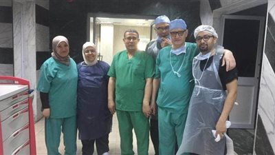 فريق طبي بـ