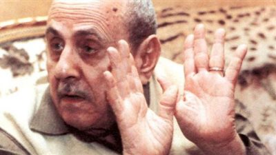 شاعر الحب يعتزل الكتابة العاطفية مع روائح رمضان