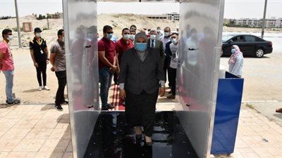 جهود طلاب الجامعات لمواجهة كورونا.. فتح باب التطوع في كلية الطب.. ابتكار كمامات PLA لإعادة استخدامها.. وتصنيع أجهزة تنفس صناعي