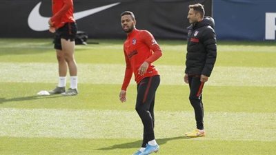 بعد تعافيه من كورونا.. لاعب أتلتيكو مدريد يشارك في التدريبات