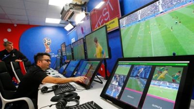 اتحاد الكرة يتسلم سماعات «الفار» الجديدة