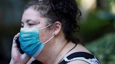 التحدث بصوت عال ينشر فيروس كورونا في الهواء لمدة تصل إلى 14 دقيقة