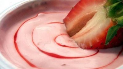 طريقة عمل الزبادى بالفراولة