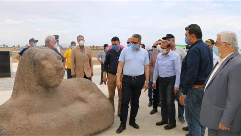 وزير الاثار بمتحف
