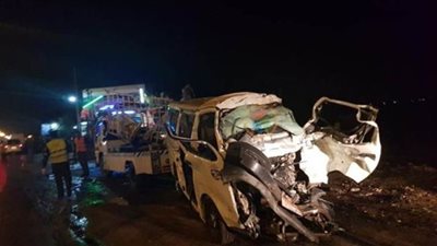 بالأسماء.. إصابة 10 أشخاص في تصادم ميكروباص بـ