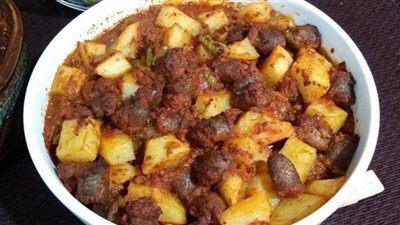 عمل البطاطس بالسجق على طريقة الشيف غادة جميل| فيديو