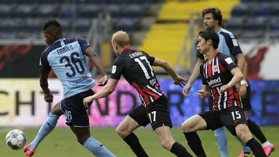 مونشنجلادباخ يفوز على آينتراخت فرانكفورت 1/3 في البوندسليجا