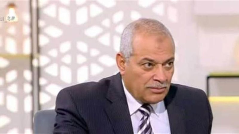 الدكتور عبد العزيز