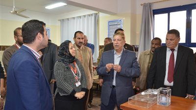 محافظ الإسماعيلية يتفقد مدرسة المتفوقين (صور)