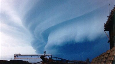 دراسة: الأعاصير الإستوائية تصيب الأراضي في «القطبين» بالجفاف