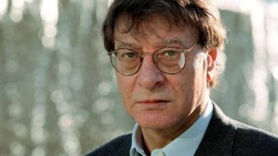 الأعمال الكاملة لمحمود درويش في جناح فلسطين بمعرض الكتاب