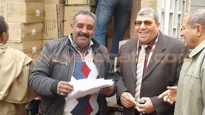 إدارة إطسا التعليمية توزع 28 معمل حاسب آلي على المدارس الإعدادية