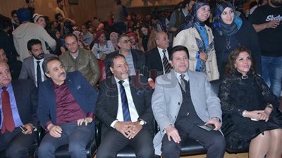 وصول هاني شاكر ونادية مصطفى لتكريمهما بجامعة عين شمس (صور)