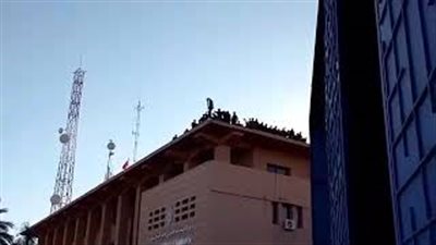 أم تنقذ نجلها الشرطي من الانتحار بالمغرب (فيديو)