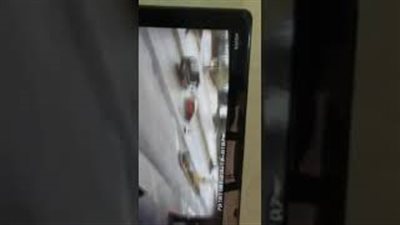 لحظة وقوع حادث تصادم مروع بين سيارة وشاحنة (فيديو)