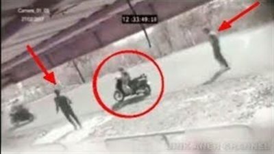 سرقة امرأة بحيلة ماكرة في وضح النهار (فيديو)