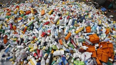 تراكم نفايات البلاستيك في بريطانيا بعد حظر التصدير للصين