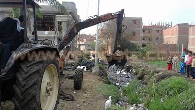 بالصور.. تطهير ترعة الكفر في طوخ بالقليوبية