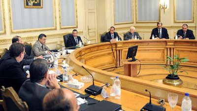 الحكومة تبحث مشروعات القوانين التي تنوي التقدم بها لـ