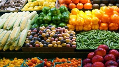 استقرار أسعار الخضراوات والفاكهة بسوق العبور.. اليوم