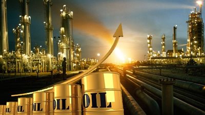 عقود برنت تقفز 5 بالمائة إلى 33.49 دولار للبرميل