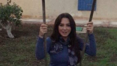 سلاف فواخرجي تخطف قلوب جمهورها بفيديو «المرجيحة»