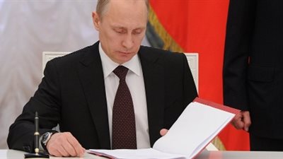 بوتين يوقع مرسوما لاستئناف الرحلات الجوية بين روسيا ومصر