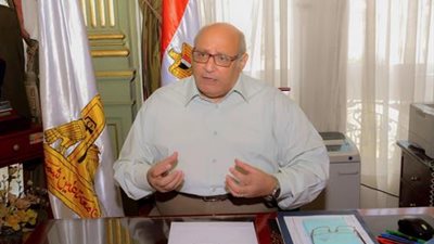 رئيس جامعة عين شمس يتفقد أعمال التطوير بكلية الطب