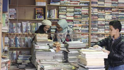 «طوابير» أمام بوابات معرض الكتاب الـ٤٧ في ثاني أيامه