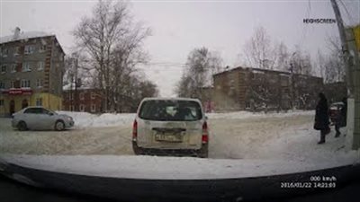 بالفيديو.. أغرب نهاية لـ«خناقة» رجلين في روسيا